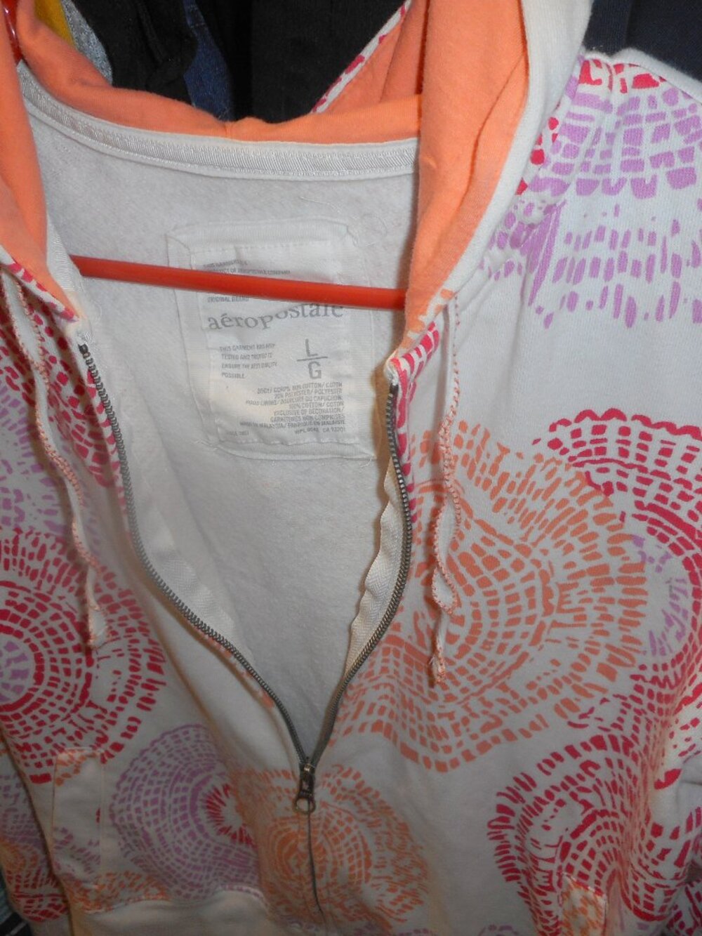 AEROPOSTAL - WHITE WITH COLOR DESIGNS, Zip  front, Hoodie w/slash pockets sz - L